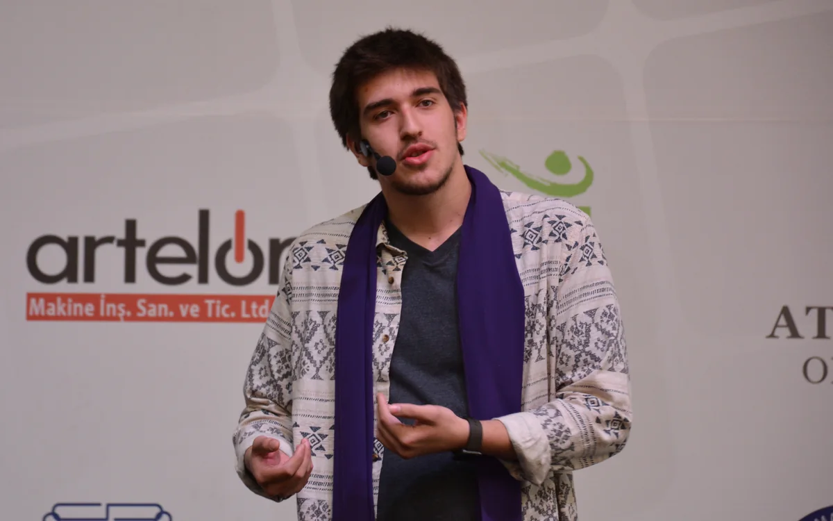Atalay Huryasar on stage at Atayurt Schools - Youth Entrepreneurship Summit